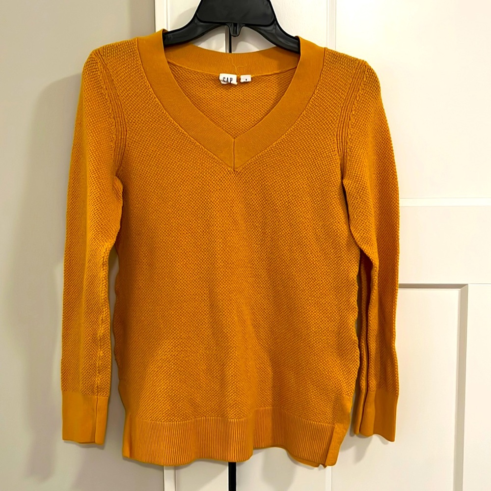 ❤️❤️❤️GAP Mustard Yellow V-Neck Sweater Size S